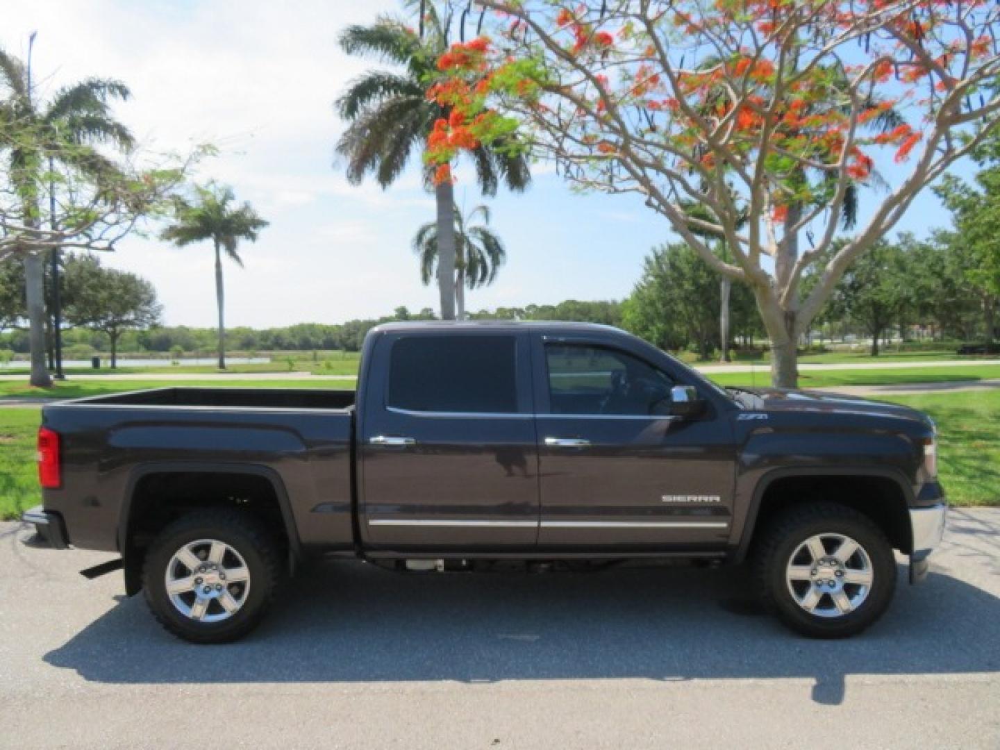 2014 /Black GMC Sierra 1500 SLT Crew Cab 2WD (3GTP1VEC2EG) with an 5.3L V8 OHV 16V engine, 6-Speed Automatic transmission, located at 4301 Oak Circle #19, Boca Raton, FL, 33431, (954) 561-2499, 26.388861, -80.084038 - Photo#14